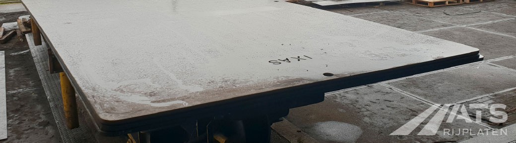 Foto van een stalen rijplaat Foto van een stalen rijplaat